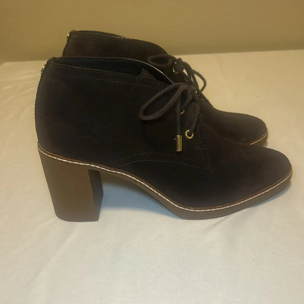 Like New Tory Burch Hilary Brown Suede Lace Up Ankle Booties Women’s Size 9.5 M - Picture 4 of 16